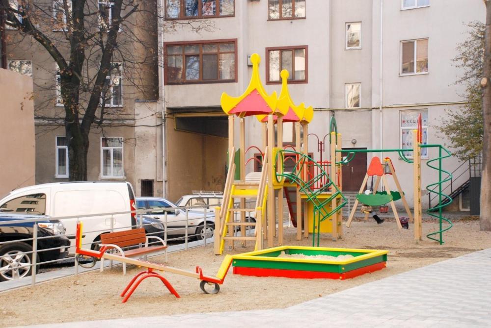 Комфортні Апартаменти 82 Ivano-Frankivsk Exterior foto